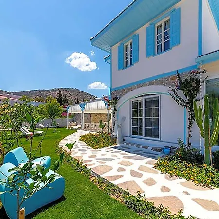 Mavi Beyaz Butik Hotel 3*