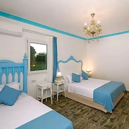 Mavi Beyaz Butik 3*
